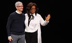 Apples direktør Tim Cook kunne mandag præsentere IT-gigantens nye streamingtjeneste Apple TV+. Tjenesten vil indeholde originalt produceret indhold blandt andet flere dokumentarer fra talkshow-værten Oprah Winfrey.  Foto: Stephen Lam/Ritzau Scanpix