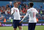 To af Englands mål blev scoret af Ross Barkley (tv.), men mere imponerende var Callum Hudson-Odoi, der startede inde på landsholdet, inden han har prøvet at være i Chelseas startopstilling. Foto: Carl Recine/Ritzau Scanpix