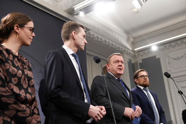 Regeringen og Dansk Folkeparti har lavet en politisk aftale om sundhedsvæsnet. Aftalen bærer titlen 'Et stærkere sundhedsvæsen - tættere på dig'.
   Foto: Philip Davali/Ritzau Scanpix