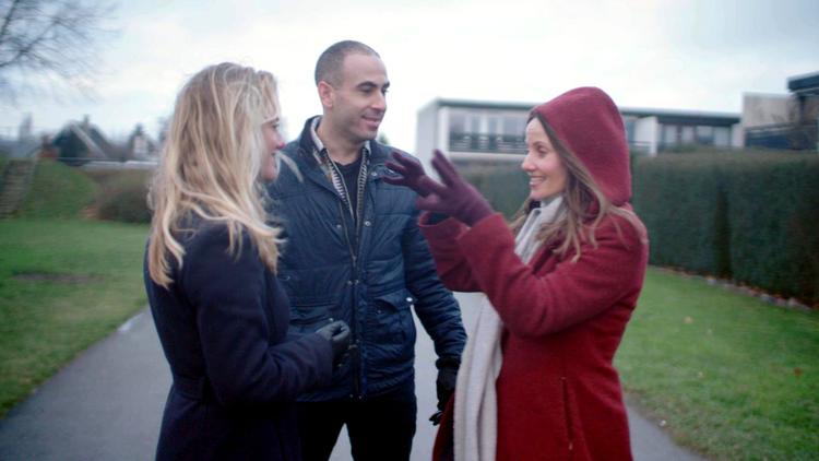 Som børn var Pernille Vermund og Sherin Khankan (th.) hjerteveninder. Nu kunne de næsten ikke være mere forskellige. Så kan de genoptage venskabet? 