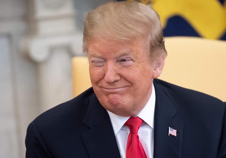 Præsident Trump er en glad mand i disse dage. Han er nemlig blevet frikendt i forbindelse med Rusland-undersøgelse, hvad angår spørgsmålet om konspiration med den russiske regering. Men der hersker stadig usikkerhed omkring de foreløbige konklusioner, idet spørgsmålet om, hvorvidt han har forsøgt at hindre rettens gang, fortsat er ubesvaret. Foto: Saul Loeb/Ritzau Scanpix