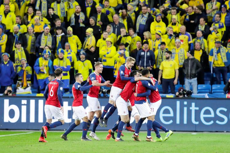 Der var også gang i den i Oslo, hvor der blev scoret 6 mål i et underholdende naboopgør.
   Foto: Norsk Telegrambyra As/Ritzau Scanpix