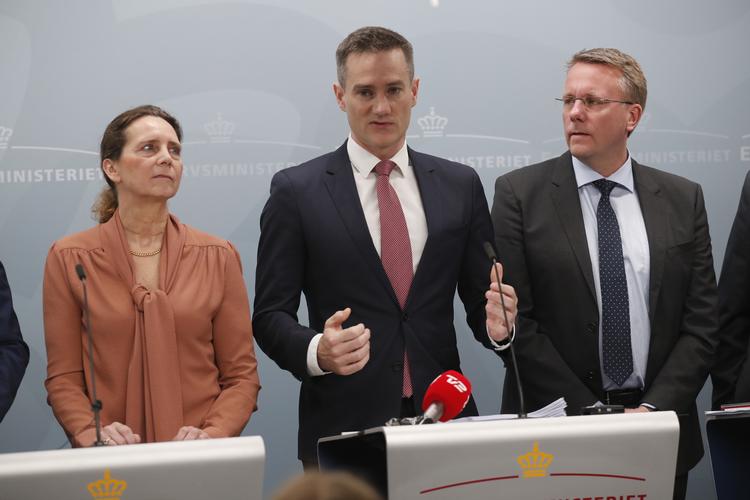 VLAK-regeringen, Socialdemokratiet, Dansk Folkeparti, De Radikale og SF har med erhvervsminister Rasmus Jarlov (K) i spidsen aftalt at styrke indsatsen mod hvidvask og anden finansiel kriminalitet. Foto: Jens Dresling/POLFOTO