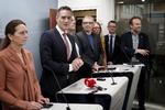 Liberal Alliances May-Britt Buch-Kattrup, erhvervsminister Rasmus Jarlov (K), Socialdemokraternes Morten Bødskov, DF's Hans Kristian Skibby, SF's Lisbeth Bech Poulsen, Venstres Torsten Schack Pedersen og Radikale Venstres Martin Lidegaard præsenterede onsdag en aftale, der skal bekæmpe financiel kriminalitet. 
   Foto: Jens Dresling/POLFOTO