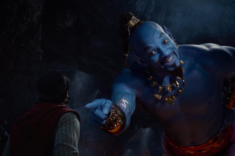 Will Smith har fået en omgang blå bodypaint og er klar til at spille rollen som ånden i lampen i Disneys live action-udgave af 'Aladdin'.  Foto: Disney