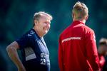 
Åge Hareide har baseret en god del af sin succes som landstræner på tæt dialog med nøglespillere som anfører Simon Kjær.
   Foto: Mads Claus Rasmussen/Ritzau Scanpix