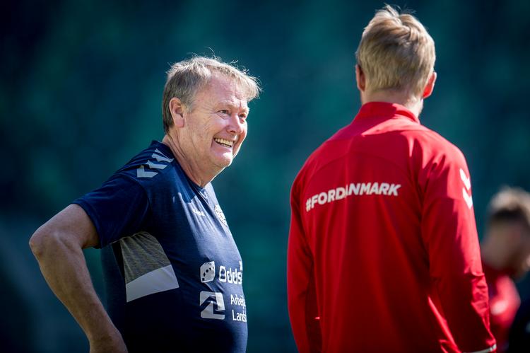 
Åge Hareide har baseret en god del af sin succes som landstræner på tæt dialog med nøglespillere som anfører Simon Kjær.
   Foto: Mads Claus Rasmussen/Ritzau Scanpix