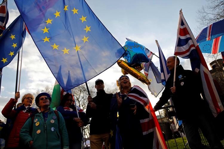 
   Det lykkedes onsdag aften ikke for det britiske parlament at finde flertal for et eneste af de otte forslag, der var til afstemning som alternativer til premierminister Theresa Mays brexitaftale. Photo by Tolga AKMEN / AFP)
   Foto: Tolga Akmen/Ritzau Scanpix