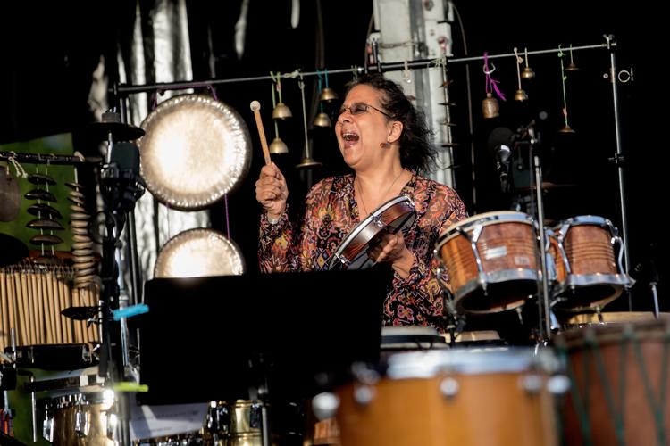 Percussionisten Marilyn Mazur fotograferet under en koncert med Shamania på Islands Brygge under Copenhagen Jazz Festival i 2016. Foto: Peter Hove Olesen/POLFOTO
