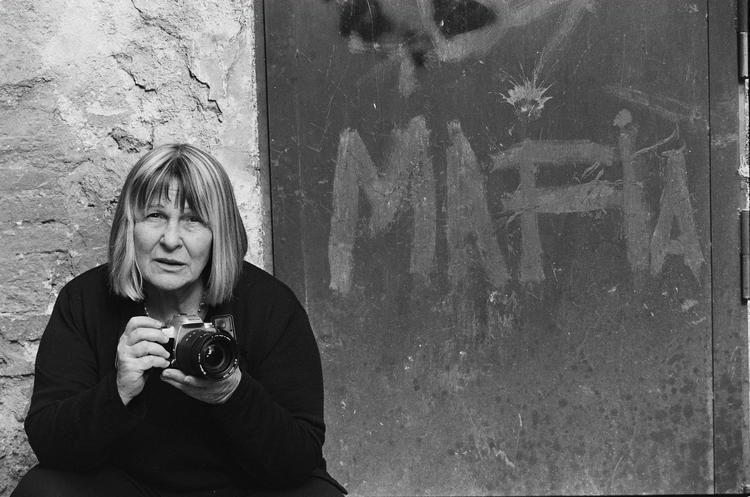 Fra 1974 til 1992 tog Letizia Battaglia omkring 600.000 billeder af mafiaen for den sicilianske avis L'Ora. Foto: Shobha/Lunar Pictures