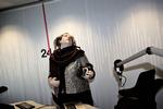 'Den korte radioavis' med satirefiguren Kirsten Shiøtz Kretz Hørsholm i spidsen har flere gange ringet til Amalie Have for at konfrontere hende med, hvad de opfatter, som dobbeltmoral. For mange gange, mener Amnesty. Foto: Joachim Adrian/POLFOTO