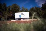 Ifølge eksperter er det problematisk, at Facebook fysisk ligger i Californien. Det betyder nemlig, at det er amerikanske normer, der danner grundlag for deres beslutninger.
   Foto: Josh Edelson/Ritzau Scanpix