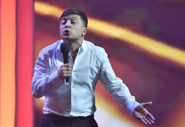 Volodymyr Selenskij har gjort karriere som tv-stjerne.. Måske  kan han blive forfremmet til posten som præsident i Ukraine. 
   Foto: Sergei Supinsky/Ritzau Scanpix