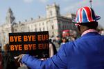Ny afstemning.
Premierminister Theresa May har splittet de to aftaler med EU og og fremlægger udtrædelsesaftalen fredag - uden aftalen om det fremtidige samarbejde. Det har Mr. Speaker sagt ja til. Foto: Tolga Akmen/Ritzau Scanpix