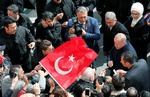 En økonomisk krise og en svækket tyrkisk lira er nogle af hovedårsagerne til, at Erdogan og AKP mister opbakning. REUTERS/Murad Sezer
   Foto: Murad Sezer/Ritzau Scanpix