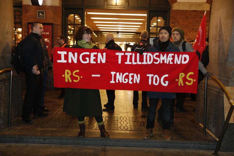 Konflikt mellem DSB og S-togenes lokomotivførere i hovedstadsområdet fører til aflysninger mandag morgen.
 Foto: Jens Dresling/POLFOTO