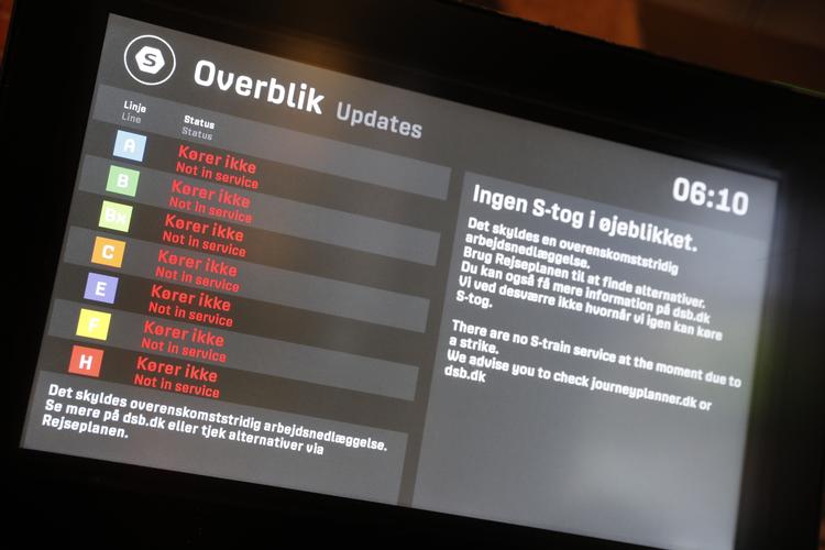 DSB kan ikke sige noget om, hvornår togene begynder at køre igen. Foto: Jens Dresling/POLFOTO