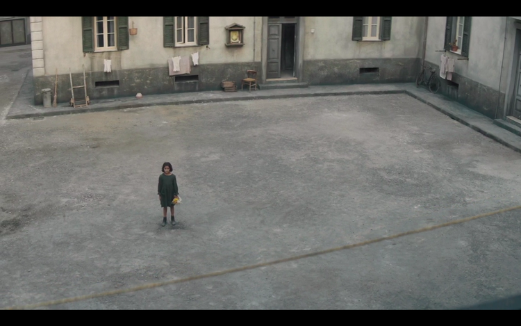 Lila (billedet) og Elena vokser op i en af de fattigste dele af Napoli. Foto: fra filmen