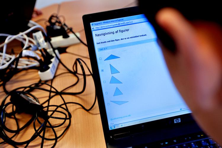 
 Gør dig klar til den ensomme kamp bag skærmen og se om du kan løse nationale test.
   Foto: Jacob Ehrbahn/POLFOTO