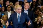»Premierministeren og regeringen har konkluderet, at hvilken som helst aftale er bedre end ingen aftale«, siger Johnson på Twitter i kølvandet på Mays udmelding tirsdag aften.  Foto: Md Ajp**lon** Th**lon**/AP