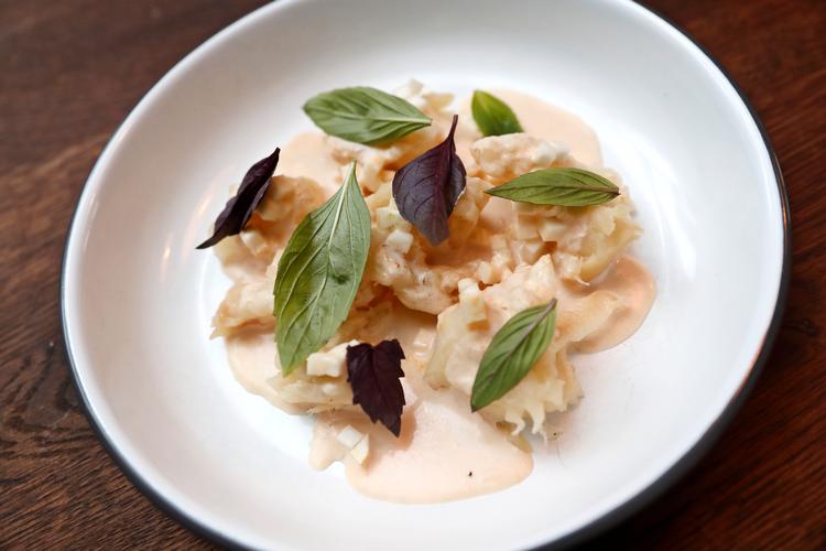 
Selleri-ceviche hos Glou Glou i Ranzausgade på Nørrebro.
   Foto: Jens Dresling/POLFOTO