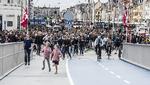 Det har vist sig at være en stor succes, når Københavns Kommune satser på at forbedre forholdene for cyklende og gående som her, hvor Inderhavnsbroen åbnede. Den slags giver byliv frem for biltrafik. Foto: Mogens Flindt/POLFOTO