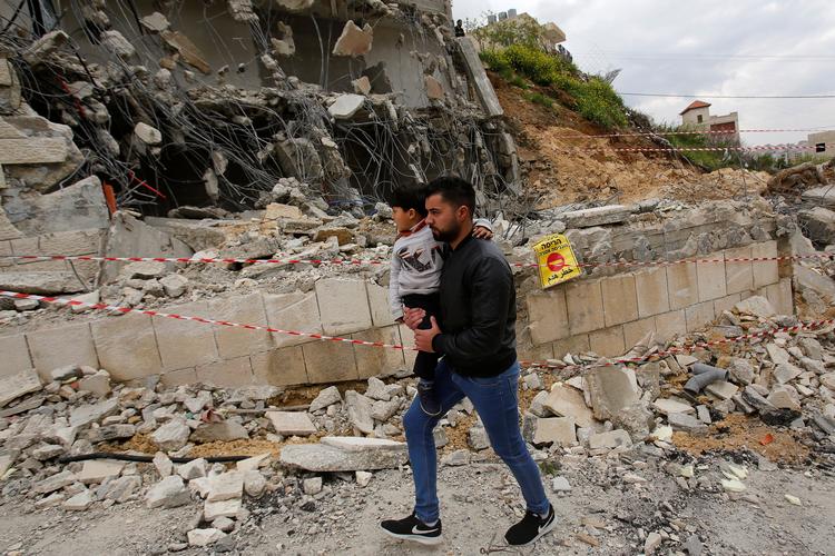 
 Endnu et palæstinensisk hus blev forleden revet ned i landsbyen Beit Jala på Vestbredden, fordi bebeoerne manglede en byggetilladelse.    Foto: Mussa Issa Qawasma/Reuters/Ritzau Scanpix