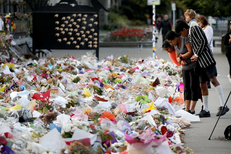 
    Efter terrorangrebet på en moské i Christchurch, New Zealand, som blev streamet live på Facebook, vokser kravet om kontrol med de sociale medier. 

   Foto: Sanka Vidanagama/Ritzau Scanpix