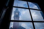 I snart et århundrede har har klokkerne fra Københavns Rådhus lydt som indledning til middagsradioavisen.  Foto: Linda Johansen/POLFOTO
