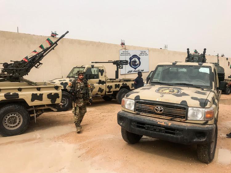 Militsen på billedet  udfordrer Khalifa Haftar, der står i spidsen for den selvbestaltede Libyens Nationale Hær. 
 Foto: Mahmud Turkia/Ritzau Scanpix