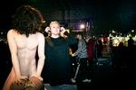 
Berit Thuen er på Erotic World i Valby for at demonstrere Lydporno.dk, der er tænkt som et handikaphjælpemiddel. Men mange af kunderne viser sig at være nysgerrige, der bare synes, det er frækt at være med på en lytter. Parret ved siden af hende er dukker.
   Foto: Jens Hartmann Schmidt/POLFOTO