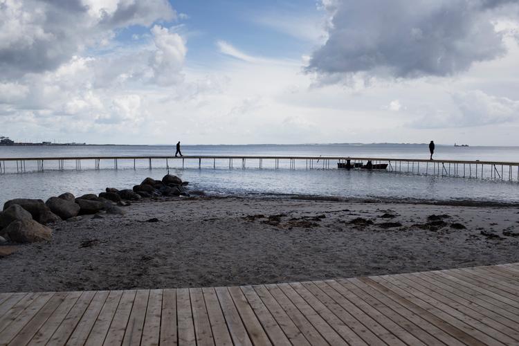 Den uendelige bro fra Sculpture by the Sea er efter folkekrav blevet permanent sommerattraktion i Aarhus. Sculpture by the Sea er lukket, men den australske pendant efterspørger danske kunstnere til sin 2019-udstilling..   
Foto: Mathias Svold Foto: Mathias Svold/POLFOTO