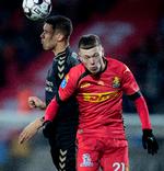 
Andreas Skov Olsen, her i en duel med Brøndby-stopperen Joel Kabongo, var på toppen fra start. Efter 28 sekunder lavede han sit superligamål nummer 20 i sæsonen. Men det rakte kun til uafgjort for FCN 
   Foto: Claus Bech/Ritzau Scanpix