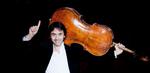 Den franske cellist Jean-Guihen Queyras er solist på en rejse med verdensorkestret Atlas. Foto: Marco Borggreve