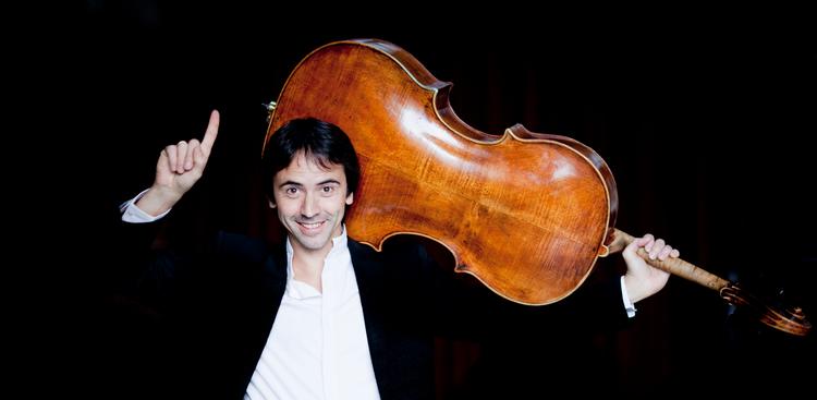 Den franske cellist Jean-Guihen Queyras er solist på en rejse med verdensorkestret Atlas. Foto: Marco Borggreve