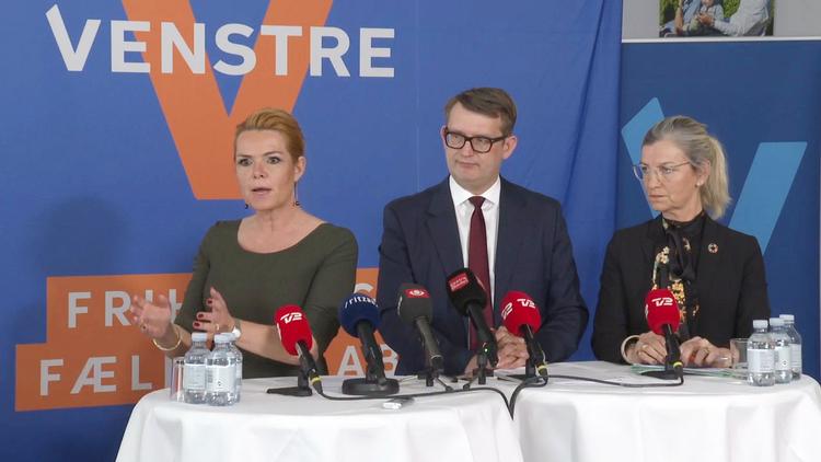 Inger Støjberg, Troels Lund Poulsen og Ulla Tørnæs var alle til stede, men meget nyt kom der ikke ud af pressemødet Foto: Sune Skallerup Sørensen/Ritzau Scanpix