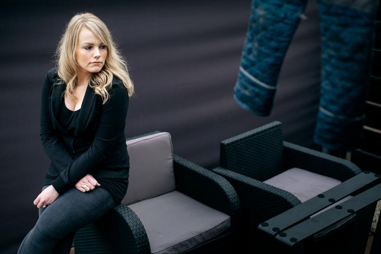 
    Danske forældre tager til Holland for at få klippet deres børns tungebånd af en hollandsk ekspert for at afhjælpe symptomer som refluks, kolik, udtaleproblemer osv. Det har Marie gjort med begge sine børn - og hun har også fået klippet sit eget tungebånd i Holland. Danske læger fraråder indgrebet, men Marie har haft stor glæde af det. 
   Foto: Emma Sejersen/POLFOTO