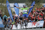 Julian Alaphilippe jubler over sin suveræne triumf på 2. etape i Baskerlandet Rundt. Foto: Gonzalo Moreno Arroyo/Getty Images. 