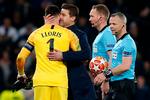 Tottenhams manager  Mauricio Pochettino takker Hugo Lloris for en stor kamp.  Foto: Ian Kington/Ritzau Scanpix