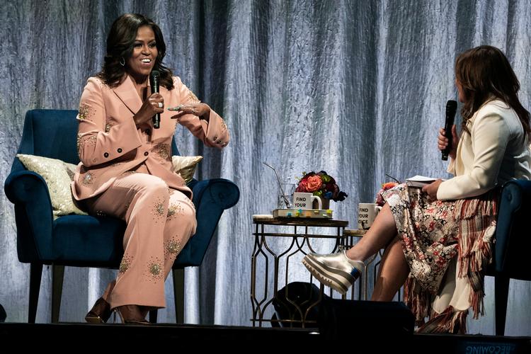 Michelle Obama skuffede i Royal Arena, hvor intervieweren Rachael Ray stillede for mange ligegyldige og malplacerede spørgsmål, mener anmeldere og flere kendte danske kvinder.  Foto: Martin Sylvest/Ritzau Scanpix