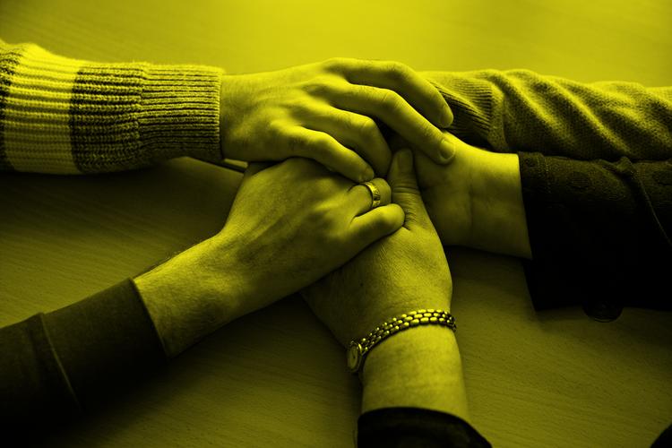 En tyrkisk kvinde venter på udvisning efter ulovligt ophold i Danmark. Hendes mand og børn har boet i landet i mange år og besøger hende. (Arkivfoto) Foto: Arkivfoto: Jacob Ehrbahn