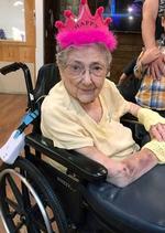 Rose Marie Bentley er her fotograferet kort før sin død sidste år.  Hun blev født i en lille by ved kysten i Oregon som den yngste i en søskendeflok på fire. Ifølge hendes egne børn var hun altid fascineret af videnskab og havde derfor også doneret sin krop til videnskaben efter sin død. Det var i den forbindelse, at fem medicinstuderende åbnede hendes krop og fandt ud af, at hun havde levet i knap 100 år med alle sine organer liggende spejlvendt i forhold til, hvordan organer normalt ligger.  Foto: Oregon Health and Science University/Privatfoto