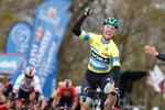 Tyskeren Maximilian Schachmann var urørlig i sin gule førertrøje på 3. etape efter ligeledes at have vundet 1. Foto: Photonews. 