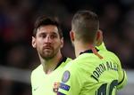 Lionel Messi måtte behandles efter sammenstødet med Chris Smalling, men kunne gennemføre kampen.  Foto: Lee Smith/Ritzau Scanpix