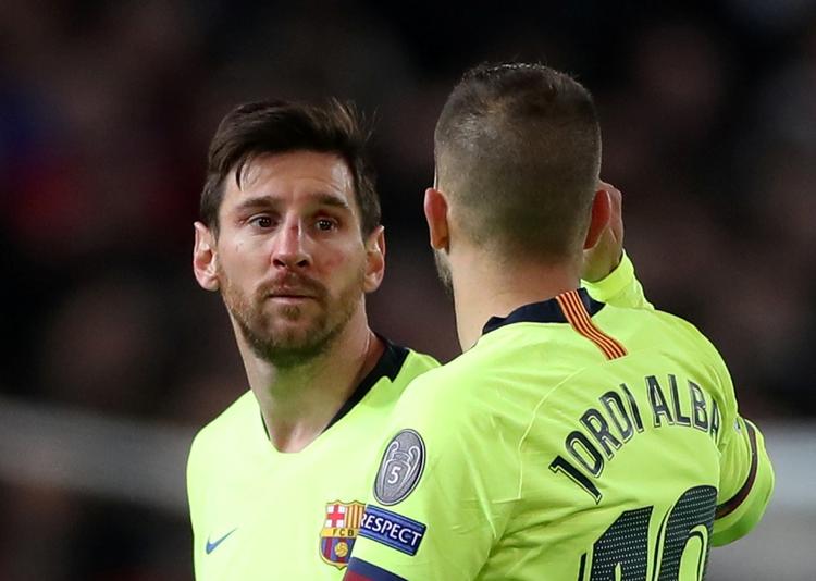 Lionel Messi måtte behandles efter sammenstødet med Chris Smalling, men kunne gennemføre kampen.  Foto: Lee Smith/Ritzau Scanpix