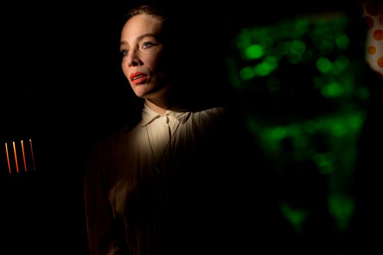 Jenny Wilson har allerede een gang bearbejdet sit voldtægtstraume på plade, men denne gang sker det helt uden blødgørende elementer. Albummet er symfonisk-elektronisk og med Norrköbings Symfoniorkester.
   
   Foto: Peter Hove Olesen/POLFOTO