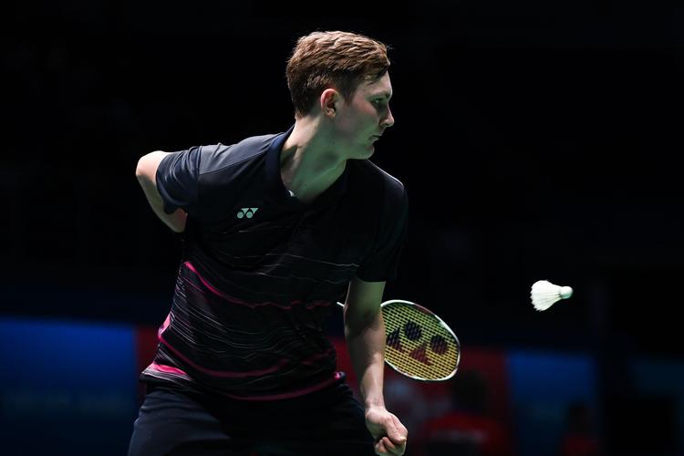
Viktor Axelsen måtte bruge tre sæt, men er klar til kvartfinale i Singapore. 
   Foto: Mohd Rasfan/Ritzau Scanpix