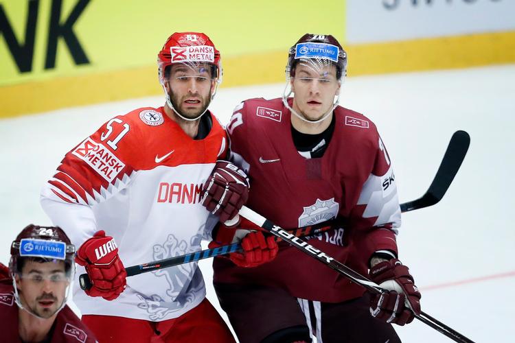 Frans Nielsen (tv.) har spillet med i ni VM-turneringer for Danmark, men denne gang står han over, når der spilles i Slovakiet i næste måned.
   Foto: Jens Dresling/POLFOTO