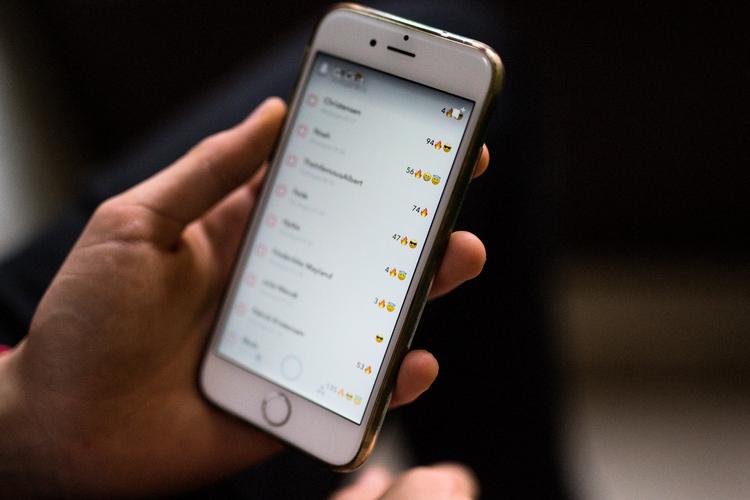 Mange børn og unge bruger meget tid på de sociale medier.  Foto: Andreas Haubjerg/POLFOTO