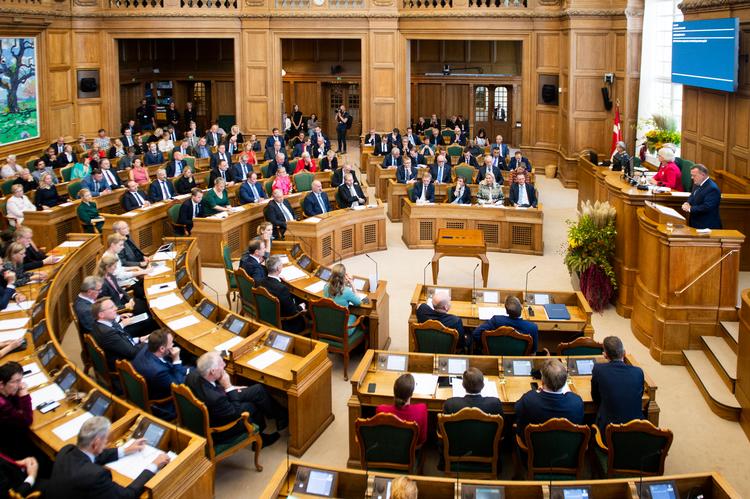 I 1998 var 37,4 pct. af folketingsmedlemmerne kvinder. I 2015 var andelen præcis det samme. 
   Foto: Olivia Loftlund